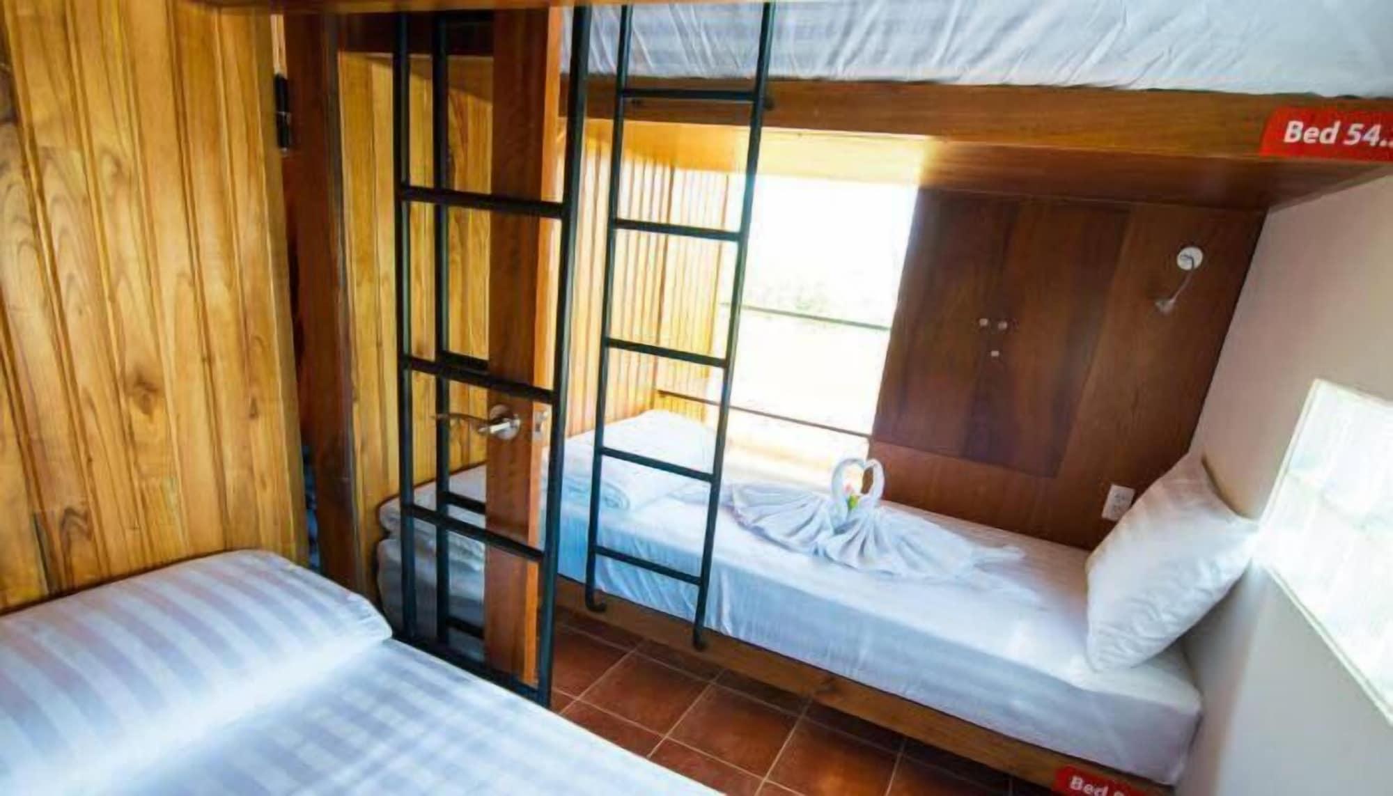 Tabalo Hostel На Транг Екстериор снимка