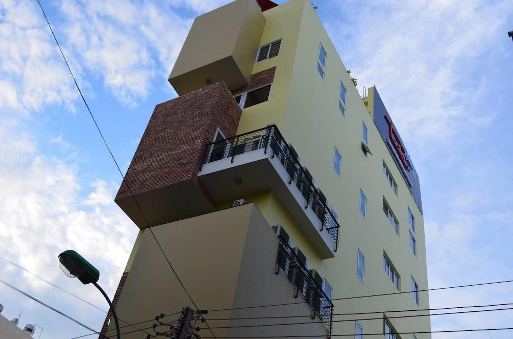 Tabalo Hostel На Транг Екстериор снимка